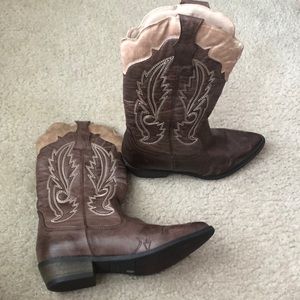 “Coconuts” women’s cowboy boots